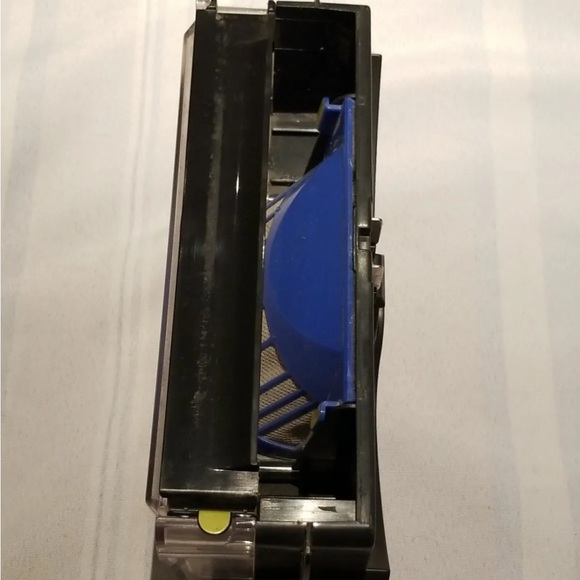 iRobot Roomba 630 Vacuum Cleaning Robot Smoke Free Pet Free Home Excellent Cond - Picture 6 of 7